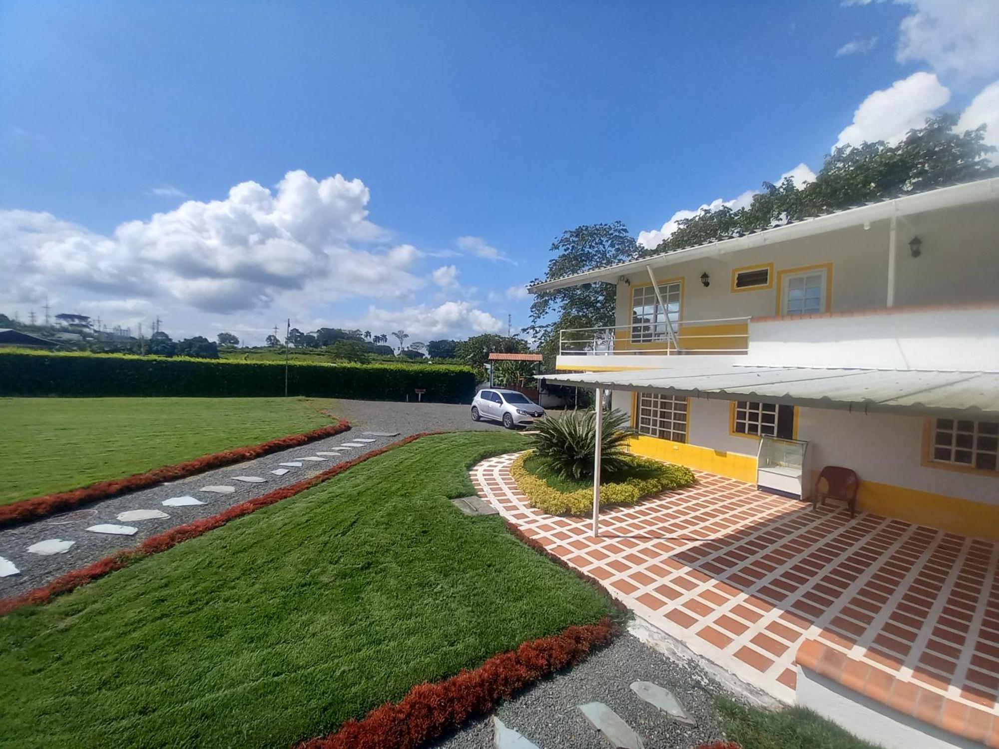 Lodge Sol De Maiz