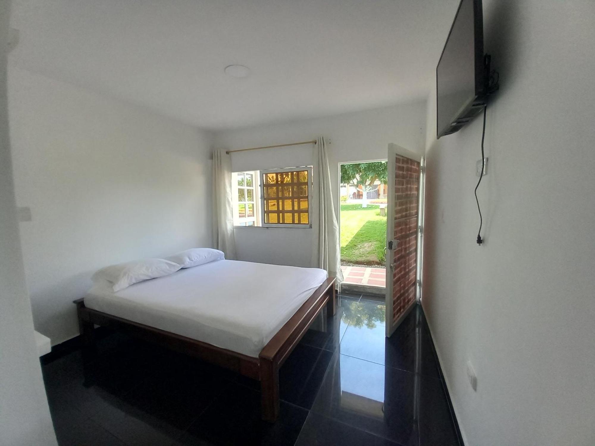 Lodge Sol De Maiz *